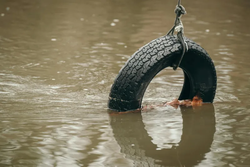 Cannonballs, Rope Swings, and Zero Supervision: When American Kids Owned the Water