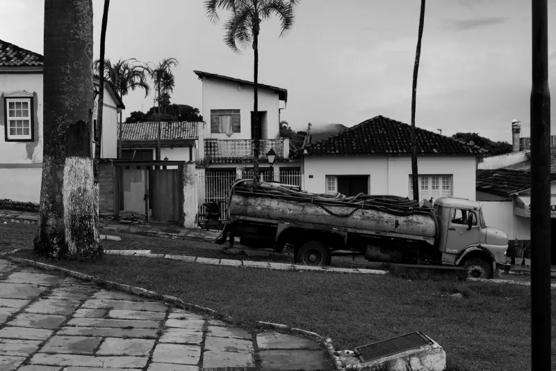 The Milkman's Route Ran Deeper Than Dairy: How America Traded Doorstep Relationships for Algorithm-Driven Convenience